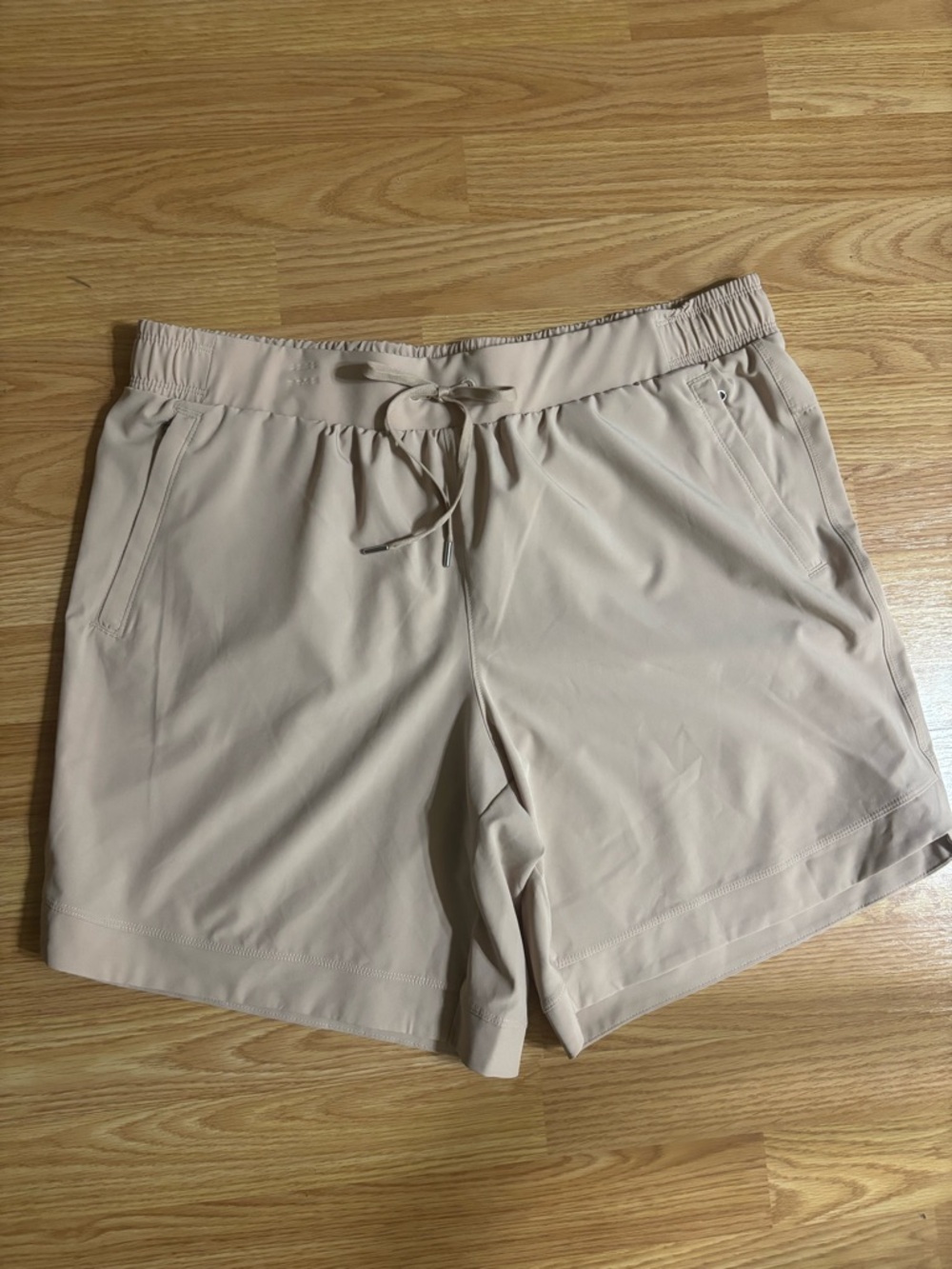 Women's golf Athletic Drawstring Shorts in Light Beige